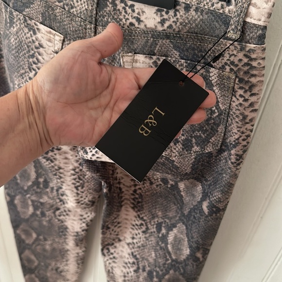 New! L&B Lucky & Blessed Snakeskin Distressed Straight Leg Jeans sz 2 - Picture 13 of 16